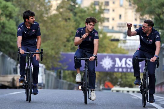 Franco Colapinto (ARG) Alpine F1 Team (Centre) rides the circuit with the team.
18.09.2025. Formula 1 World Championship, Rd 17, Azerbaijan Grand Prix, Baku Street Circuit, Azerbaijan, Preparation Day.
 - www.xpbimages.com, EMail: requests@xpbimages.com &copy; Copyright: Rew / XPB Images