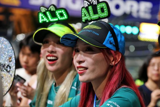 Circuit atmosphere - Fernando Alonso (ESP) Aston Martin F1 Team fans.
02.10.2025. Formula 1 World Championship, Rd 18, Singapore Grand Prix, Marina Bay Street Circuit, Singapore, Preparation Day.
- www.xpbimages.com, EMail: requests@xpbimages.com &copy; Copyright: Moy / XPB Images