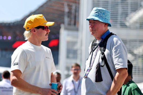 (L to R): Valtteri Bottas (FIN) Mercedes AMG F1 Reserve Driver with Kym Illman (AUS) Photographer.
23.10.2025. Formula 1 World Championship, Rd 20, Mexican Grand Prix, Mexico City, Mexico, Preparation Day.
- www.xpbimages.com, EMail: requests@xpbimages.com © Copyright: Moy / XPB Images