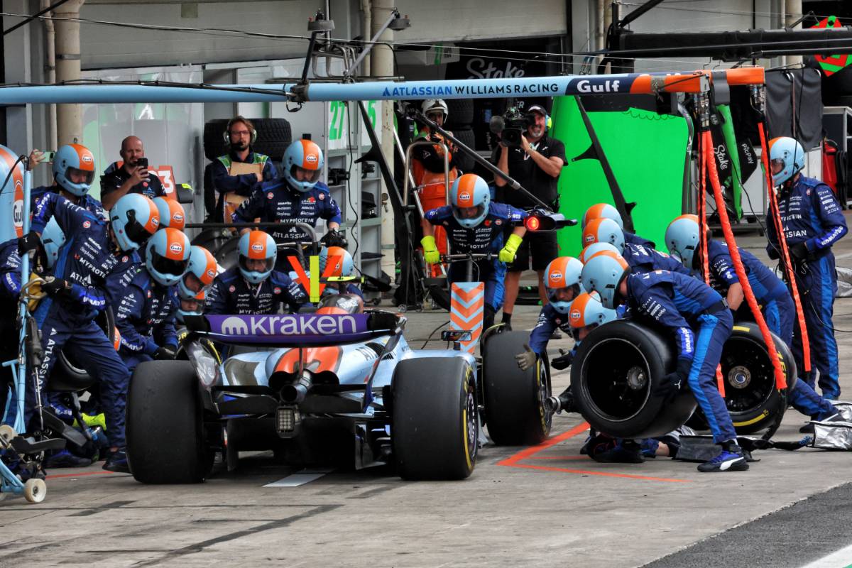 Sainz reckons lap 1 damage cost Williams points in Brazil