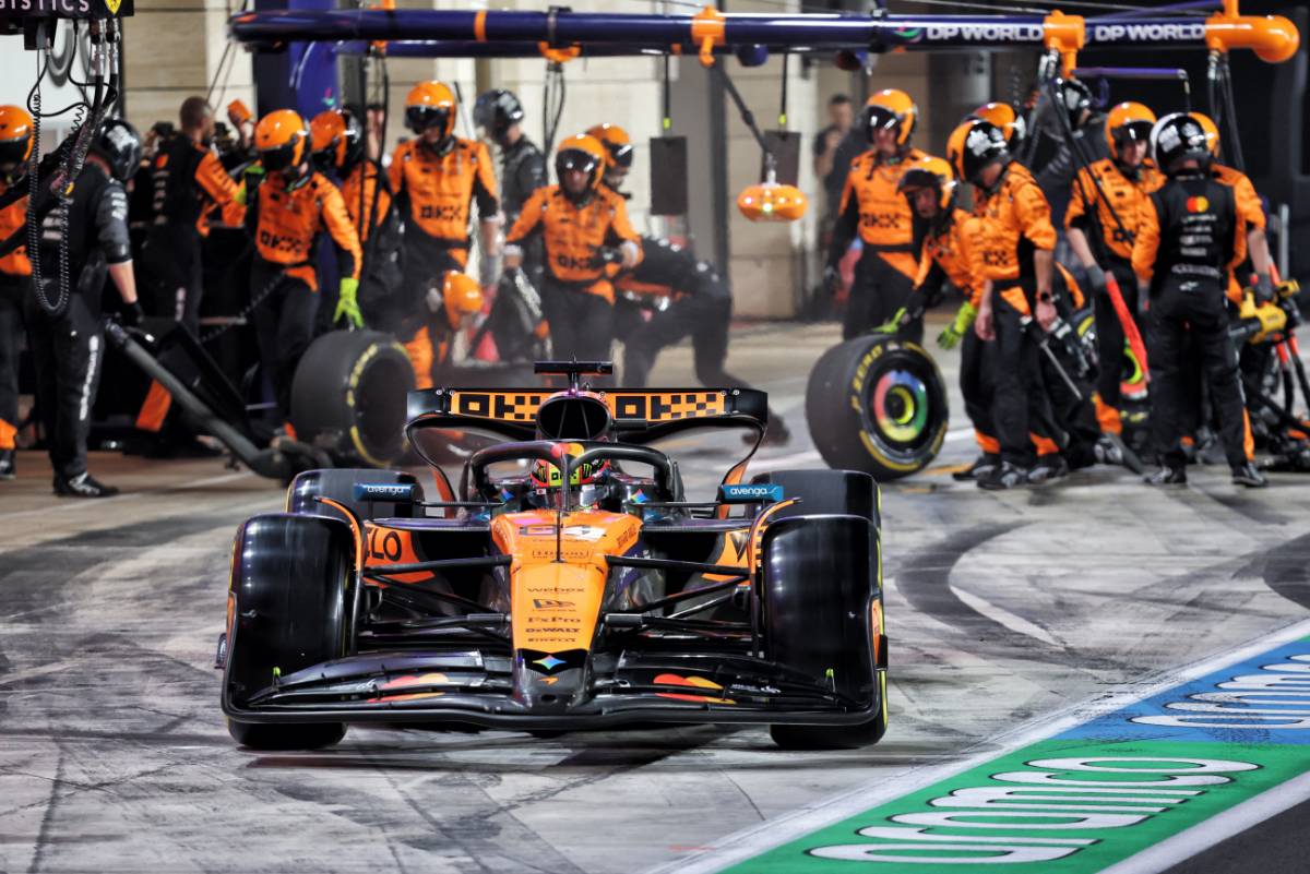 Qatar GP: Verstappen wins as strategy blunder costs McLaren