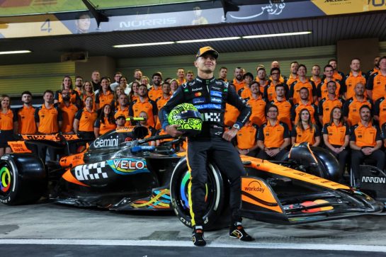 Lando Norris (GBR) McLaren at a team photograph.
04.12.2025. Formula 1 World Championship, Rd 24, Abu Dhabi Grand Prix, Yas Marina Circuit, Abu Dhabi, Preparation Day.
- www.xpbimages.com, EMail: requests@xpbimages.com &copy; Copyright: Bearne / XPB Images
