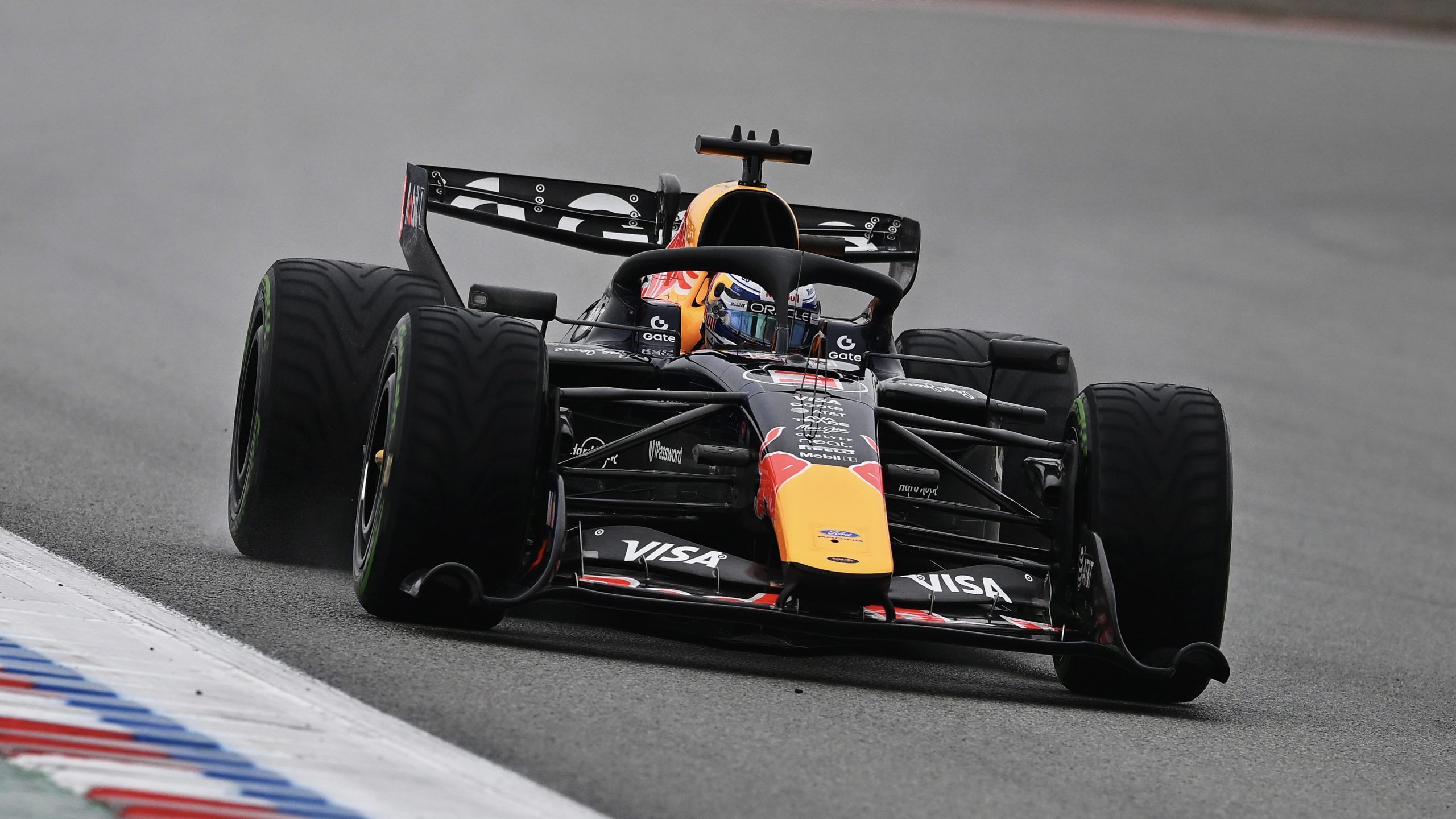 Ricciardo more than happy to ‘pass on’ iconic #3 to Verstappen