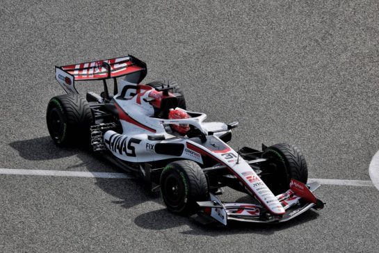 Esteban Ocon (FRA) Haas VF-26.
11.02.2026. Formula 1 Testing, Bahrain Test One, Sakhir, Bahrain, Day One.
- www.xpbimages.com, EMail: requests@xpbimages.com © Copyright: Moy / XPB Images