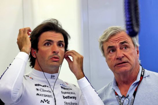 (L to R): Carlos Sainz (ESP) Williams F1 Team with his father Carlos Sainz (ESP).
18.02.2026. Formula 1 Testing, Bahrain Test Two, Sakhir, Bahrain, Day One.
- www.xpbimages.com, EMail: requests@xpbimages.com &copy; Copyright: Charniaux / XPB Images