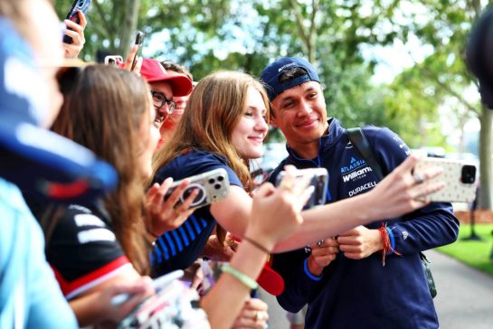 Alexander Albon (THA) Williams F1 Team with fans.
05.03.2026. Formula 1 World Championship, Rd 1, Australian Grand Prix, Albert Park, Melbourne, Australia, Preparation Day.
- www.xpbimages.com, EMail: requests@xpbimages.com &copy; Copyright: Bearne / XPB Images