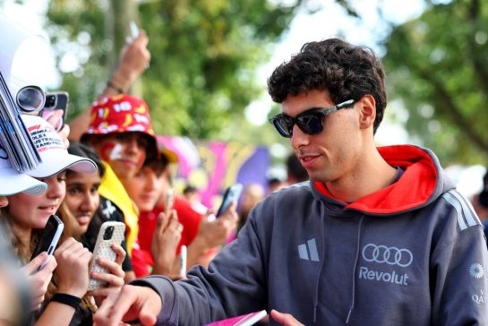 Gabriel Bortoleto (BRA) Audi F1 Team with fans.
05.03.2026. Formula 1 World Championship, Rd 1, Australian Grand Prix, Albert Park, Melbourne, Australia, Preparation Day.
- www.xpbimages.com, EMail: requests@xpbimages.com &copy; Copyright: Bearne / XPB Images