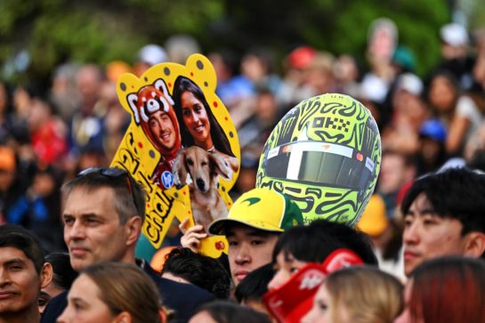 Circuit atmosphere - fans.
05.03.2026. Formula 1 World Championship, Rd 1, Australian Grand Prix, Albert Park, Melbourne, Australia, Preparation Day.
- www.xpbimages.com, EMail: requests@xpbimages.com &copy; Copyright: Price	/ XPB Images