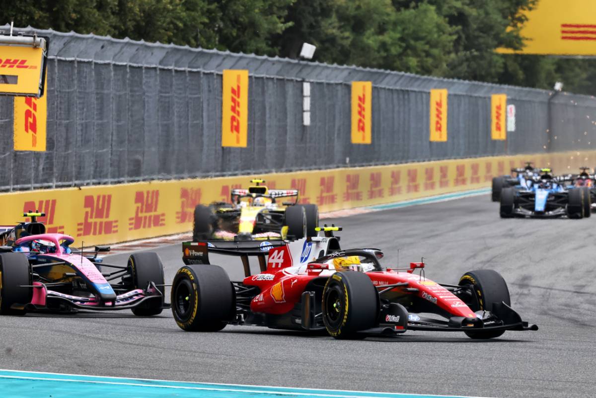 Hamilton ‘just a passenger’ in Miami GP after first lap damage