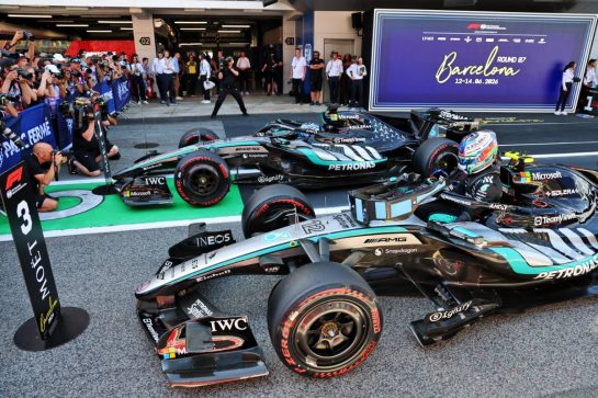 Pole sitter George Russell (GBR) Mercedes AMG Formula One Team W17 and second placed team mate Andrea Kimi Antonelli (ITA) Mercedes AMG Formula One Team W17 in qualifying parc ferme.
13.06.2026. Formula 1 World Championship, Rd 7, Barcelona-Catalunya Grand Prix, Barcelona, Spain, Qualifying Day.
- www.xpbimages.com, EMail: requests@xpbimages.com © Copyright: Batchelor / XPB Images