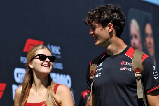 Oliver Bearman (GBR) Haas F1 Team with his girlfriend Alicia Torriani.
14.06.2026. Formula 1 World Championship, Rd 7, Barcelona-Catalunya Grand Prix, Barcelona, Spain, Race Day.
- www.xpbimages.com, EMail: requests@xpbimages.com &copy; Copyright: Rew / XPB Images