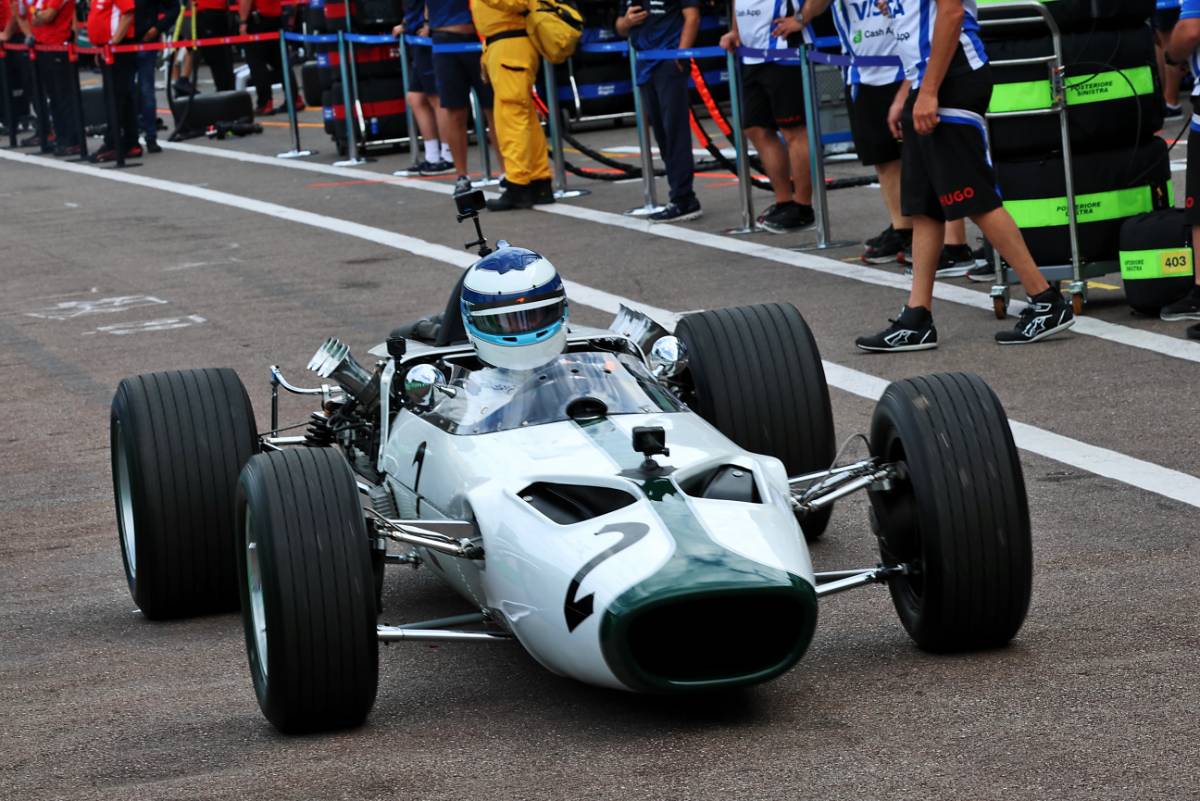 McLaren turns back the clock with special heritage British GP livery