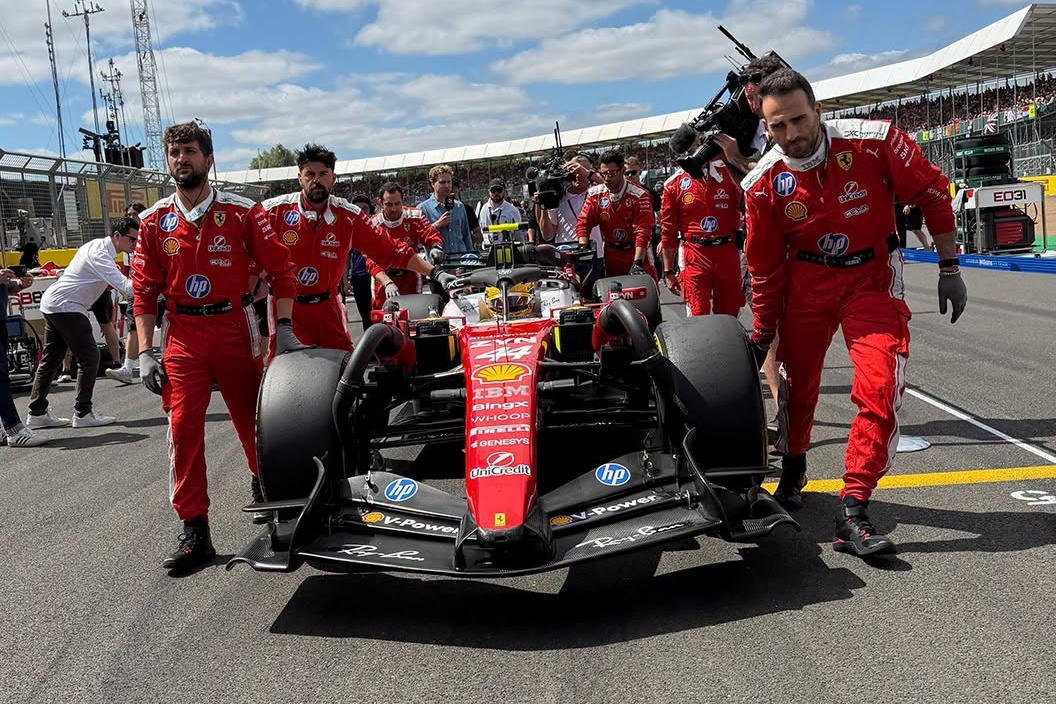 Smedley tells Ferrari to stop playing fair and ‘back Hamilton’