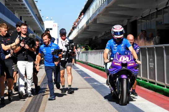 Franco Colapinto (ARG) Alpine F1 Team arrives in the paddock on a Prima Pramac Yamaha MotoGP bike.
22.10.2026. Formula 1 World Championship, Rd 18, United States Grand Prix, Austin, United States, Preparations Day.
- www.xpbimages.com, EMail: requests@xpbimages.com &copy; Copyright: Bearne / XPB Images